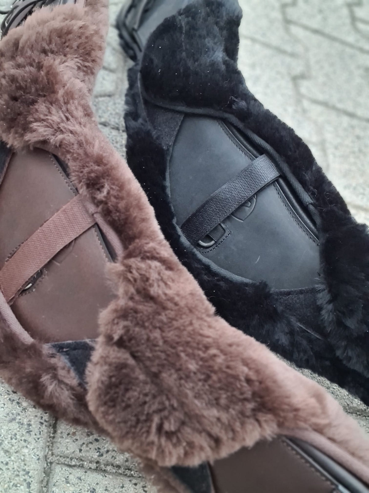 EDIX crescent girthcover of Merino sheepskin